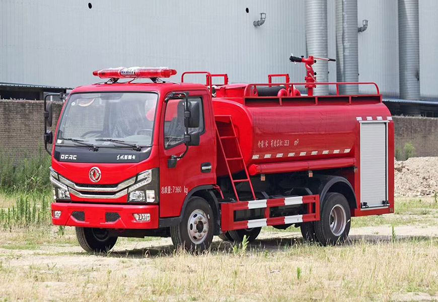 東風(fēng)D6小多利卡4.5噸消防灑水車(chē)