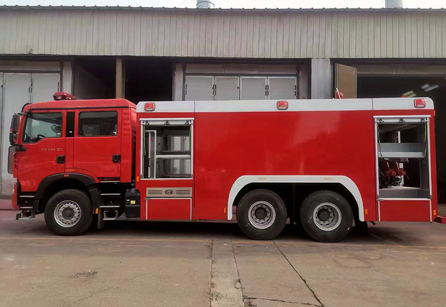 國(guó)六重汽豪沃12噸水罐消防車(chē)