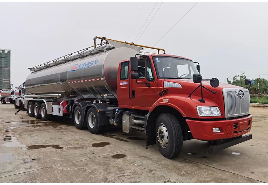 程力專汽鋁合金42立方食用油半掛運(yùn)輸車(chē)