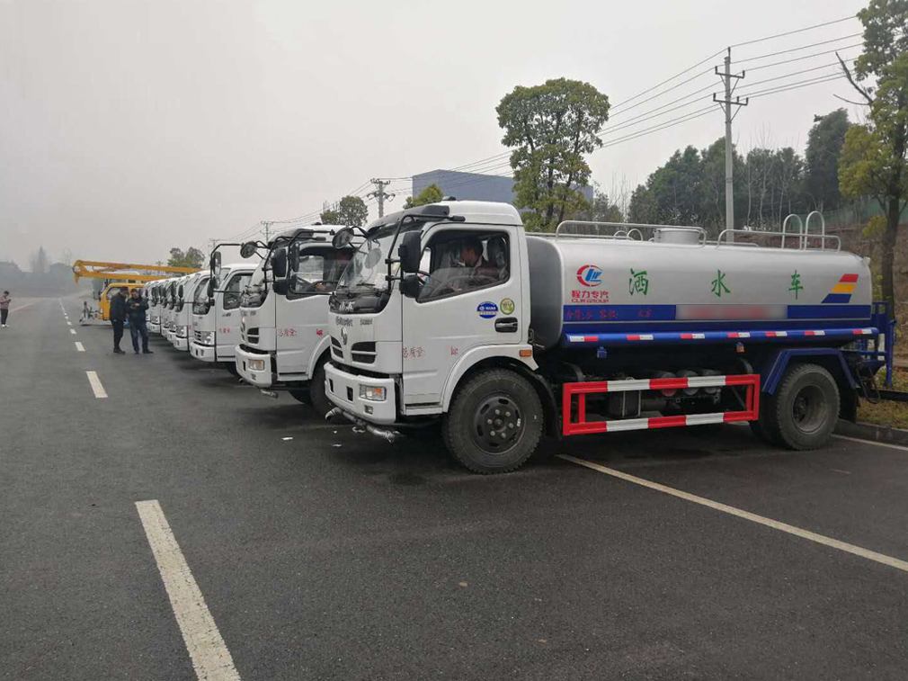 江西上饒高總訂購程力10臺灑水車，1臺高空，1臺路面